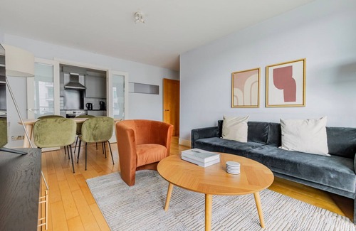 Vauxhall Apartment | Blueground | Vauxhall, balcony, nr Thames
