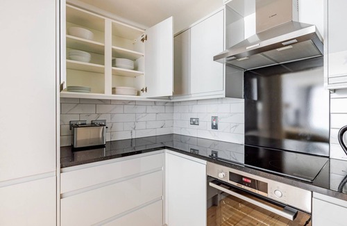Vauxhall Apartment | Blueground | Vauxhall, balcony, nr Thames