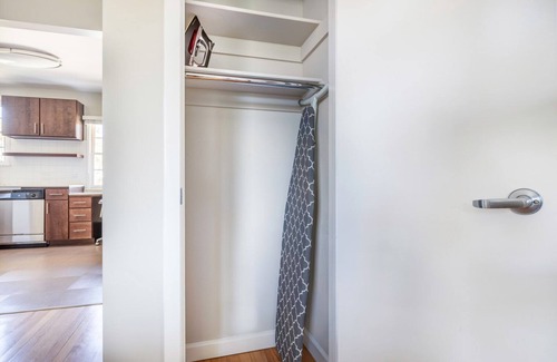 Venice Apartment | Blueground | Venice, pool, nr Venice Beach