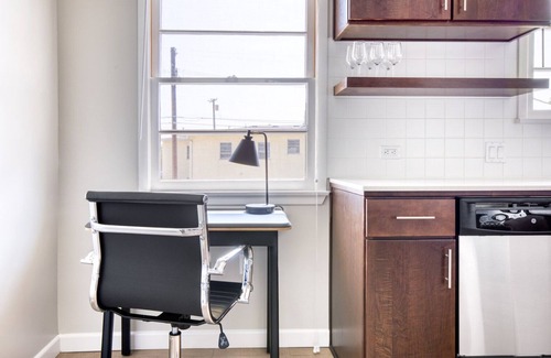Venice Apartment | Blueground | Venice, pool, nr Venice Beach