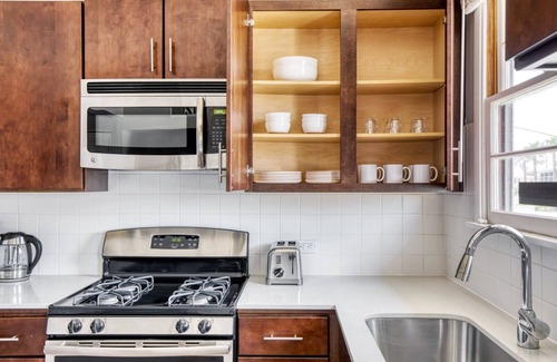 Venice Apartment | Blueground | Venice, pool, nr Venice Beach