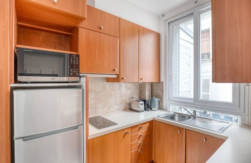 L'Europe Apartment | Blueground | Villiers, intercom, nr shops