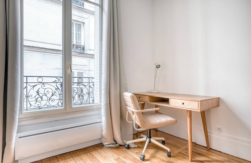 L'Europe Apartment | Blueground | Villiers, intercom, nr shops