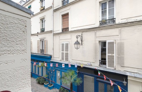 L'Europe Apartment | Blueground | Villiers, intercom, nr shops