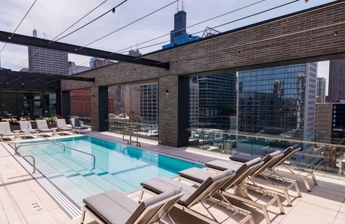 West Loop Apartment | Blueground | West Loop, rooftop pool & gym