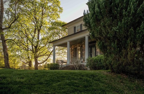 Blue Ridge House | Bluemont Belle is settled on a Historic Equestrian VA Estate