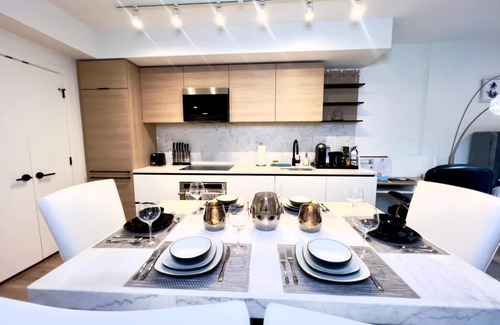 Surrey House | Blueprint/2BED/1BATH + Gym + Off + Skytrain + Mall + EVSE