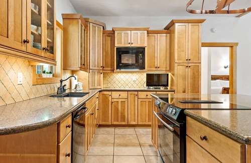 Lake Lure House | Blueridge Sunrise - Hot Tub, Fire Pit, Resort!