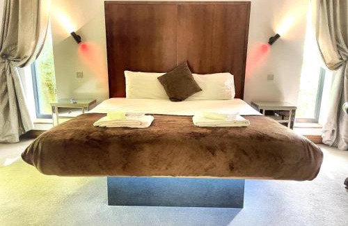 Llanybri Ski Chalet | BlueStone-Hot Tub-Woodlandlodges-Pembrokeshire-Tenby