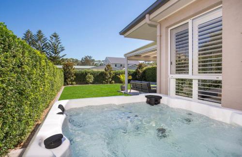 Callala Beach House | Bluewater Jervis Bay - Pet Friendly Luxury with Spa - 5 Mins Walk to Beach