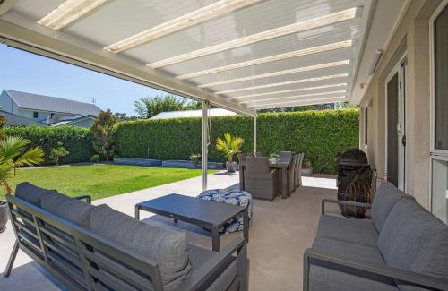 Callala Beach House | Bluewater Jervis Bay - Pet Friendly Luxury with Spa - 5 Mins Walk to Beach