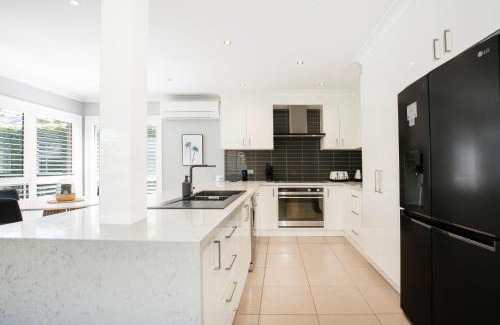 Callala Beach House | Bluewater Jervis Bay - Pet Friendly Luxury with Spa - 5 Mins Walk to Beach