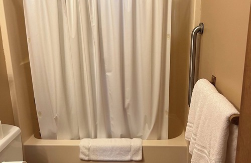 Golconda House | Bluff Bungalo in the Shawnee National Forest