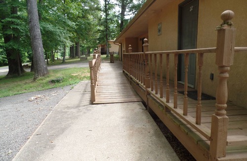 Golconda House | Bluff Bungalo in the Shawnee National Forest