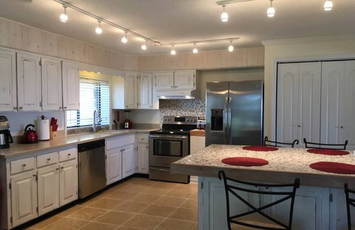 Monteagle House | Bluff House — Awesome View | Renovated Luxé | Waterfalls, Hikes & Caverns Nearby