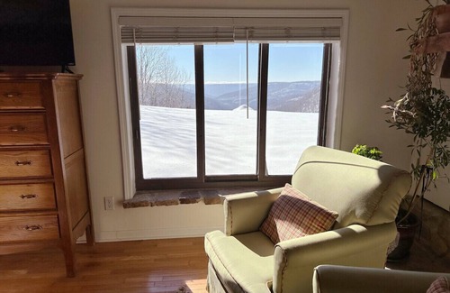 Monteagle House | Bluff House — Awesome View | Renovated Luxé | Waterfalls, Hikes & Caverns Nearby