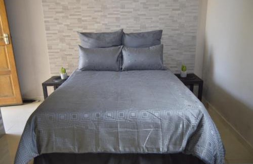 Bluff Apartment | Bluff Marine Drive Self Catering Cottage B