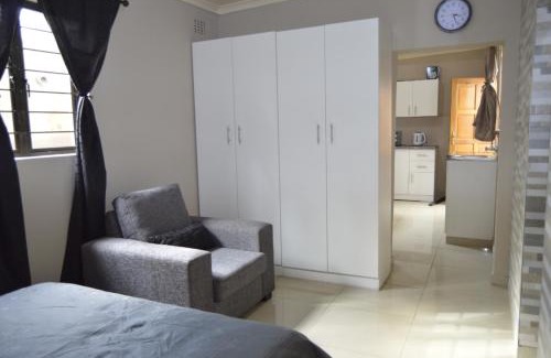 Bluff Apartment | Bluff Marine Drive Self Catering Cottage B