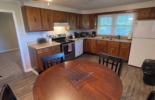 Seymour House | Bluff Valley Cottage: Pet-Friendly