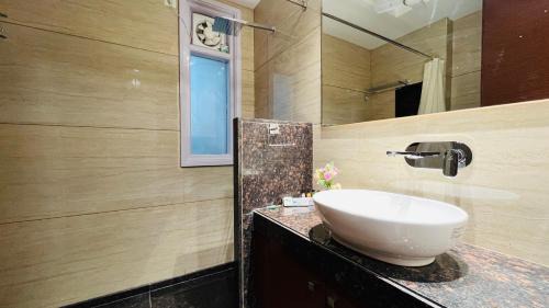Sector 39 Apartment | BluO 3BHK Golf Course Road - Balcony, Lift, Terrace