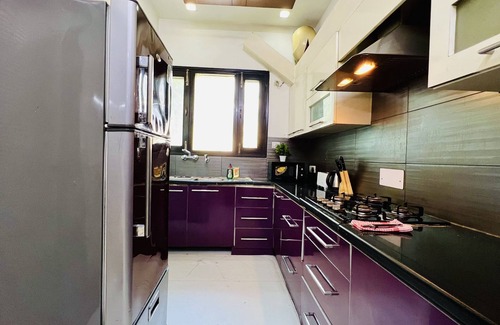 Green Park Apartment | BluO 3BHK Green Park, Private Garden Balcony, Lift