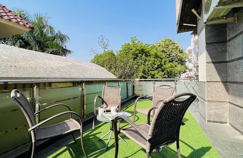 Green Park Apartment | BluO 3BHK Green Park, Private Garden Balcony, Lift