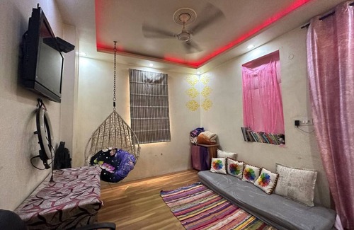 New Delhi Apartment | Blush boho apartment : 1 bedroom 1 living room with bolconies