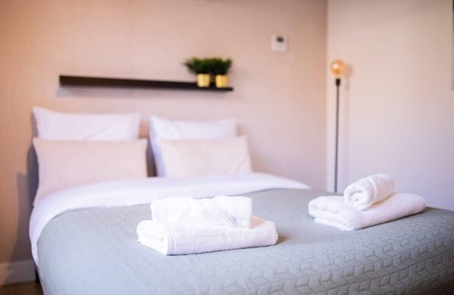 De Bilt Apartment | Blushing 2 Bed Serviced Apartment 92m2 -ESS38B (-