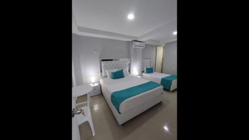 Marbella Cabin | Bm-17 Charming Cartagena Lodge with Shared Pool Terrace