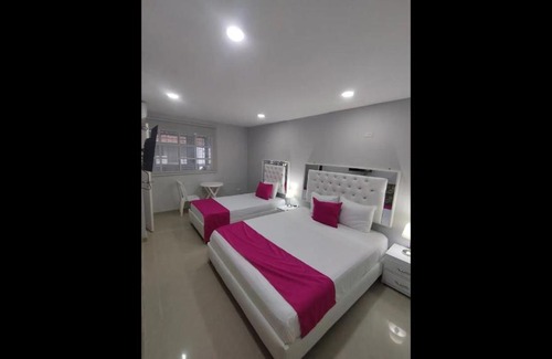 Marbella Cabin | Bm-2 room near the sea with air conditioning and WIFI