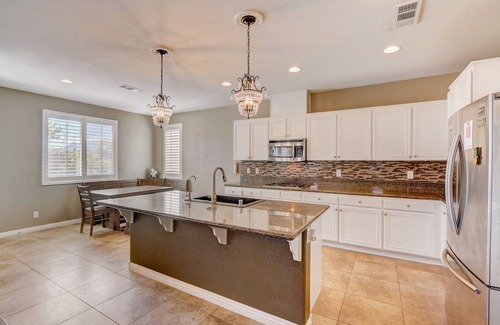 Providence Villa | BMountain 4bd/2.5 b BBQ grill Pet Massage Chair