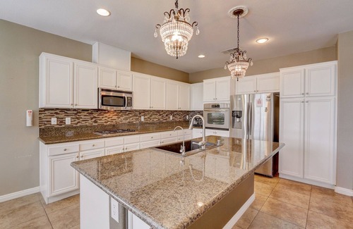 Providence Villa | BMountain 4bd/2.5 b BBQ grill Pet Massage Chair