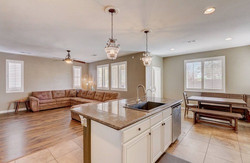 Providence Villa | BMountain 4bd/2.5 b BBQ grill Pet Massage Chair