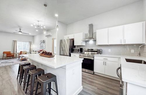 Denver Heights House | BMT Grad-FUN photo wall-2.5mi to Downtown-Riverwalk-2mi to Alamodome & FrostBank