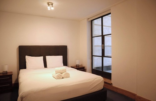 The City of London Apartment | BnBNook - 2BR with Patio - Covent Garden and Strand