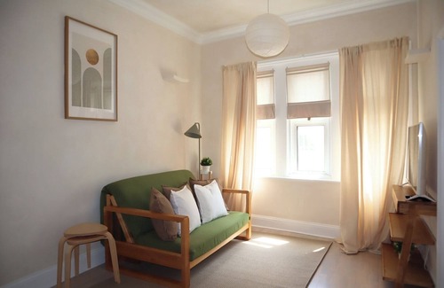Holborn and Covent Garden Apartment | BnBNook - Bright 1BR Close to Holborn and London Eye