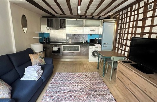 Vivienne Apartment | BnBNook - Charming 1BR Near Palais Royal and Louvre