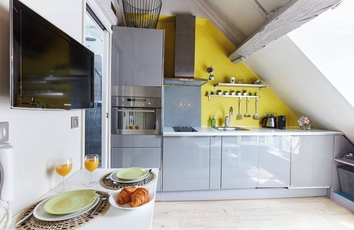 Marais Apartment | BnBNook - Chic 1BR - Picasso Museum and Notre-Dame