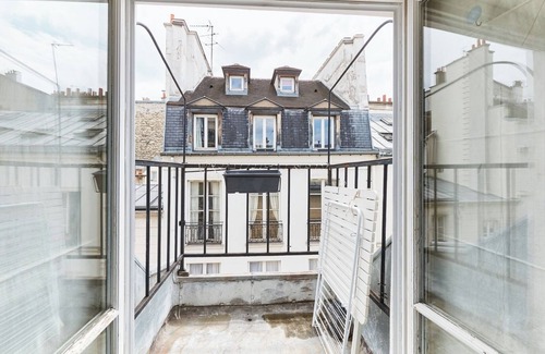 Marais Apartment | BnBNook - Chic 1BR - Picasso Museum and Notre-Dame