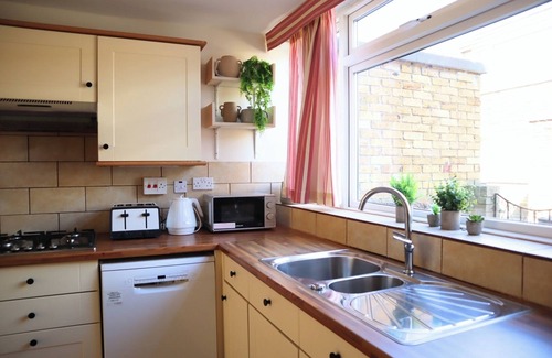 Vauxhall Apartment | BnBNook - Cozy 4BR Close to Vauxhall and Nine Elms