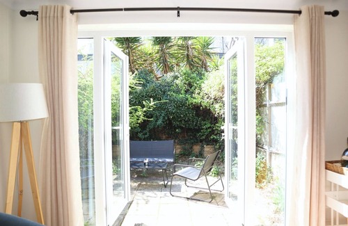 Vauxhall Apartment | BnBNook - Cozy 4BR Close to Vauxhall and Nine Elms