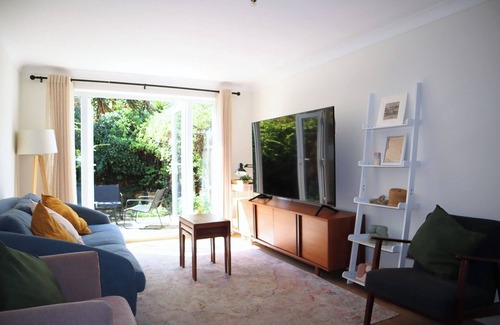 Vauxhall Apartment | BnBNook - Cozy 4BR Close to Vauxhall and Nine Elms