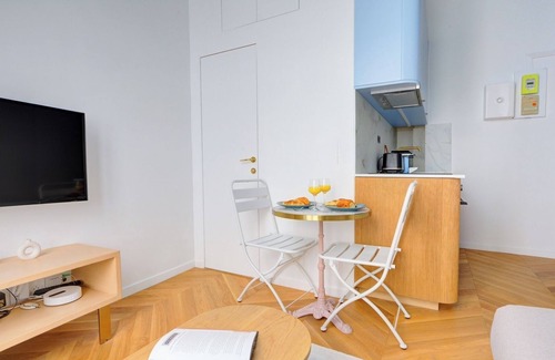 Marais Apartment | BnBNook - Studio - Place des Vosges and Bastille