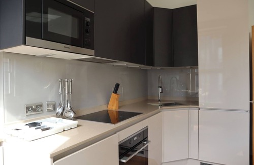 Fitzrovia Apartment | BnBNook - Stylish 3BR by West End and Covent Garden