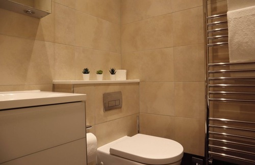 Fitzrovia Apartment | BnBNook - Stylish 3BR by West End and Covent Garden