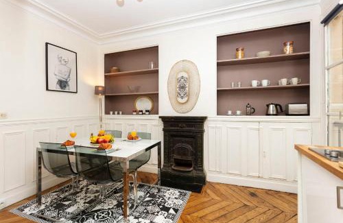 Saint-Victor Apartment | BnBNova - Notre-Dame - 1BR with Balcony