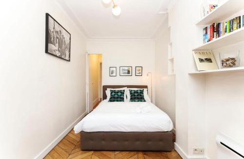 Saint-Victor Apartment | BnBNova - Notre-Dame - 1BR with Balcony