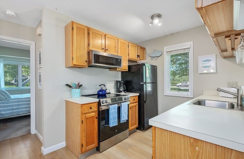 Brewster Condo | BNEHJ - NEW LISTING! Howland Circle End unit with great A/C at Ocean Edge Villages *SPECIAL JUNE RATES! *