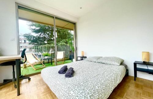 Provinces - Chavril Apartment | BnGo I Le Spacieux I 3 chambres, 2 salles de bain, 1 toilette, parking privé gratuit, 8 personnes, Vieux Lyon hypercentre