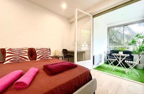 Provinces - Chavril Apartment | BnGo I Le Spacieux I 3 chambres, 2 salles de bain, 1 toilette, parking privé gratuit, 8 personnes, Vieux Lyon hypercentre